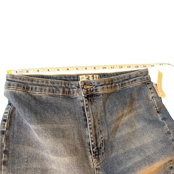 NWT Vintage-inspired Free People Just Float On Flare Jeans Womens Size 31 - Picture 13 of 14